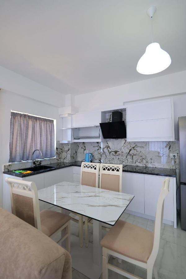 Arijons Apartments Sarande Exterior photo